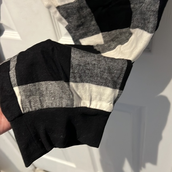 Unisex NWT buffalo flannel pajamas jogger pants, black & white NEW - Picture 5 of 5